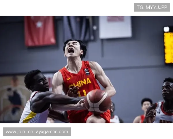 中国男篮训练量曝光：美国教练看傻